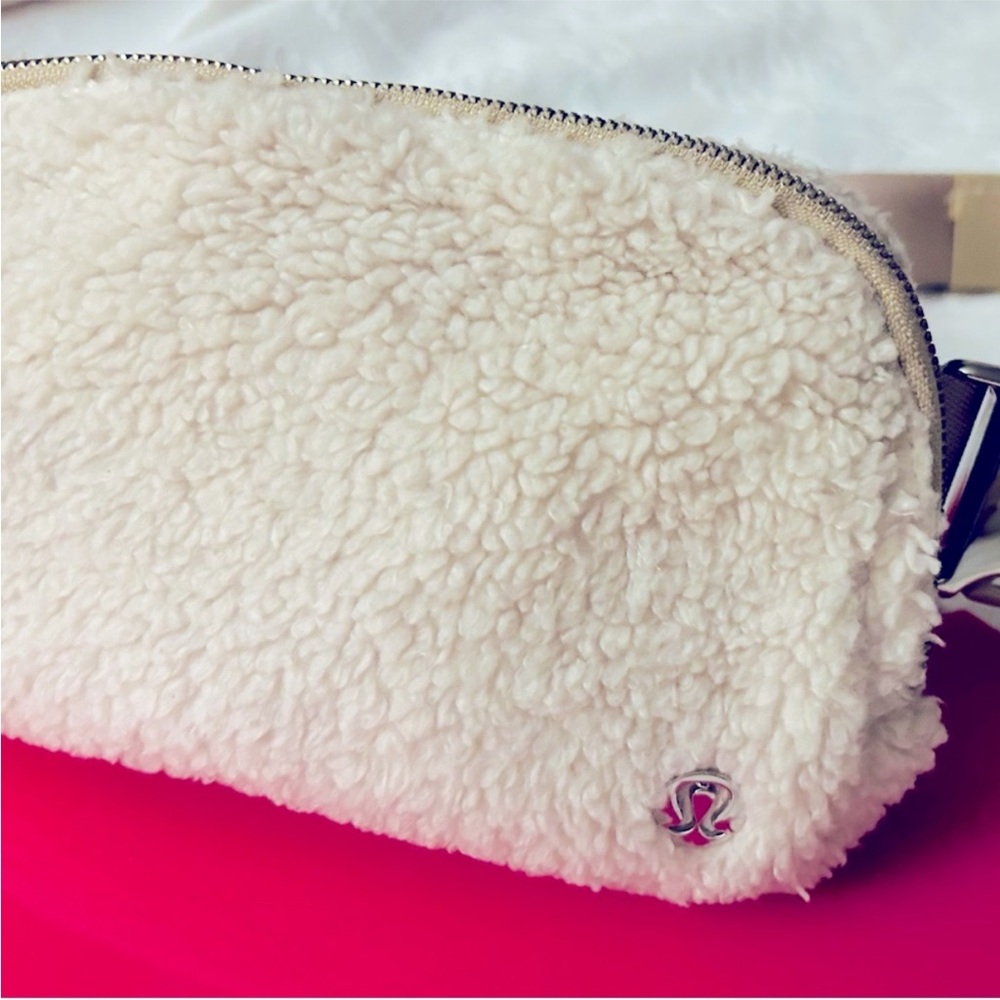 Lululemon Everywhere Belt bag 1L Fleece